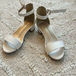 White sandals. Basicallyy new condition.